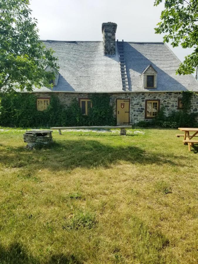 Auberge Le P'Tit Bonheur Saint-Laurent-de-l'ile d'Orleans Luaran gambar